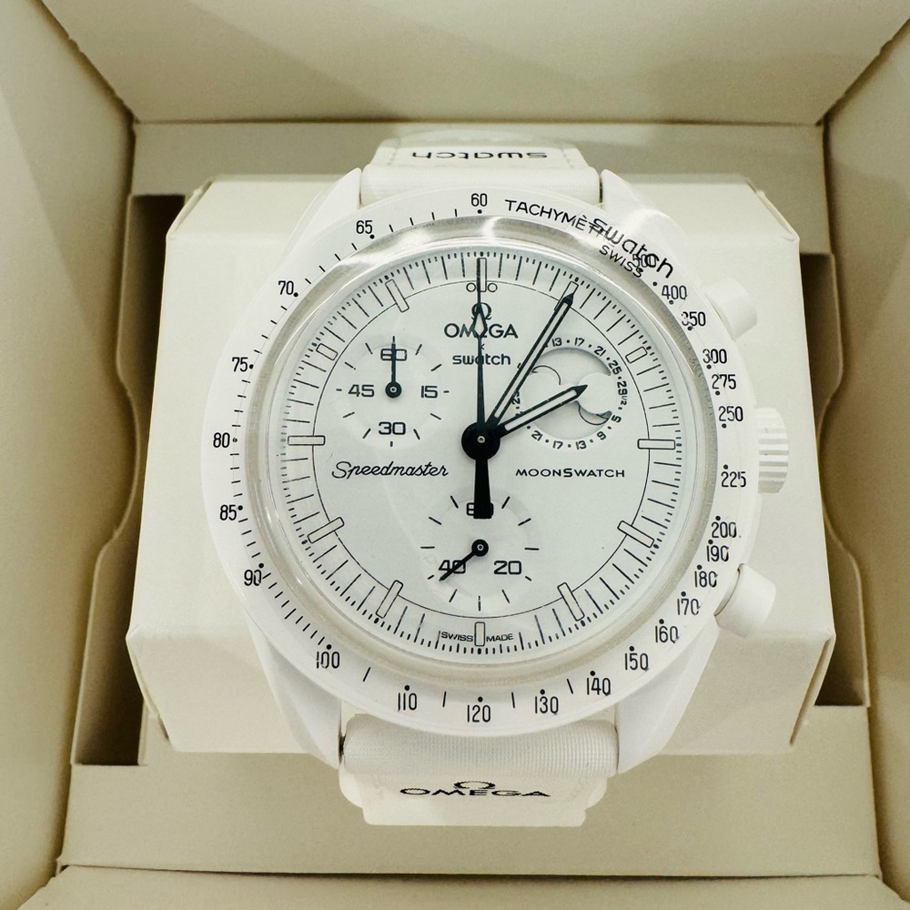 NIB OMEGA X Swatch Snoopy Mission to the Moonphase White - Picture 4 of 16